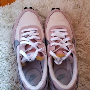 Nike pink size 7 waffle debut